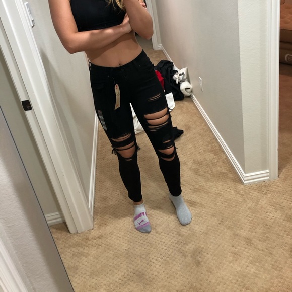 Levi's Denim - REDUCED LEVIS ripped black skinny  high waisted!
